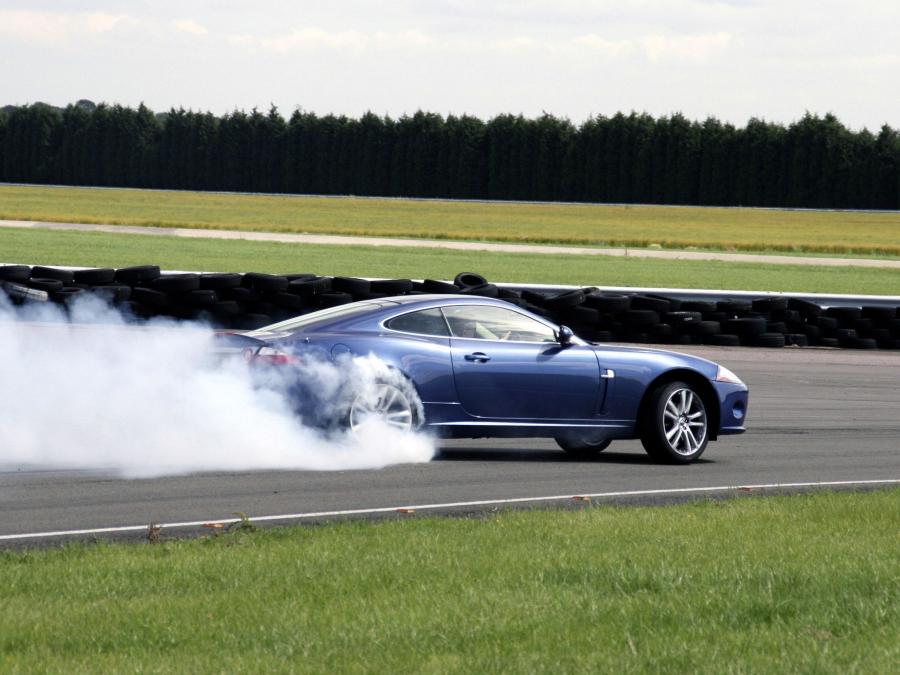  Jaguar XK Coupe 2006 года  (UK) (фото 2 из 38)
